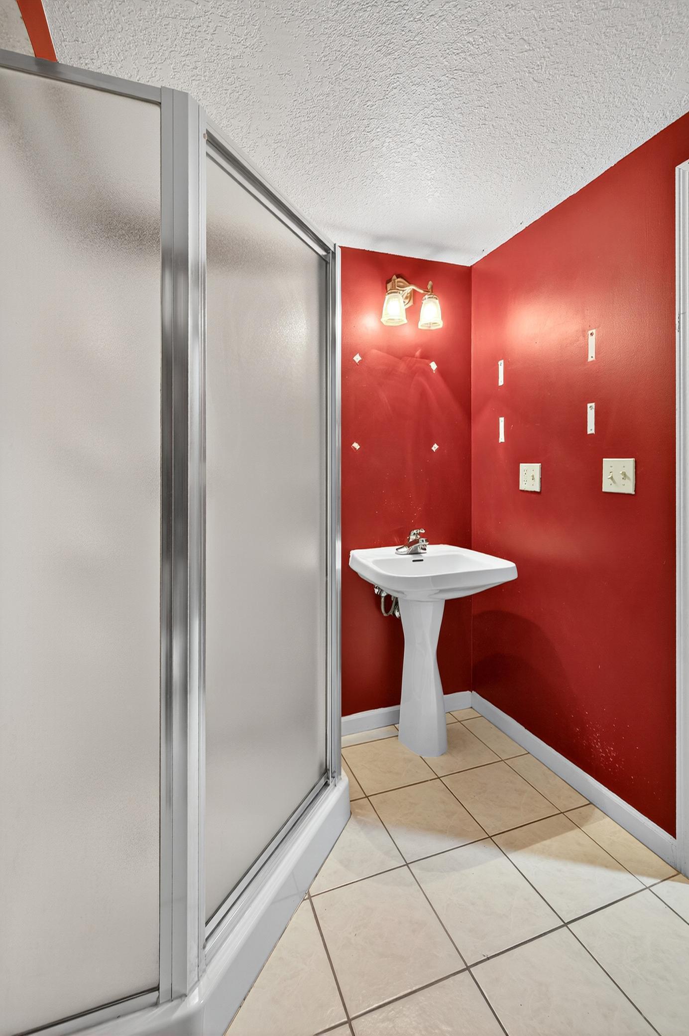 Lower level 3/4 bathroom