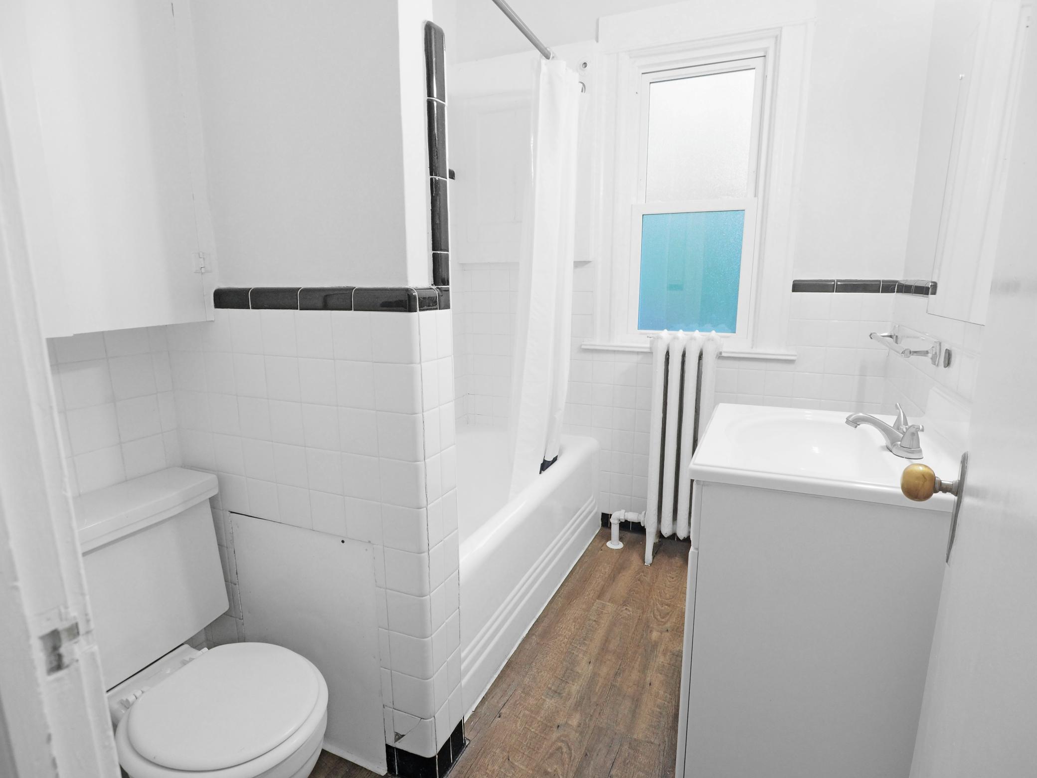 Upper level full bathroom