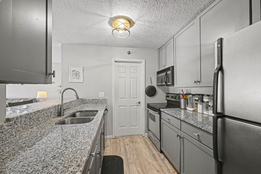 6165 Chasewood Parkway, 1, Hopkins, MN 55343
