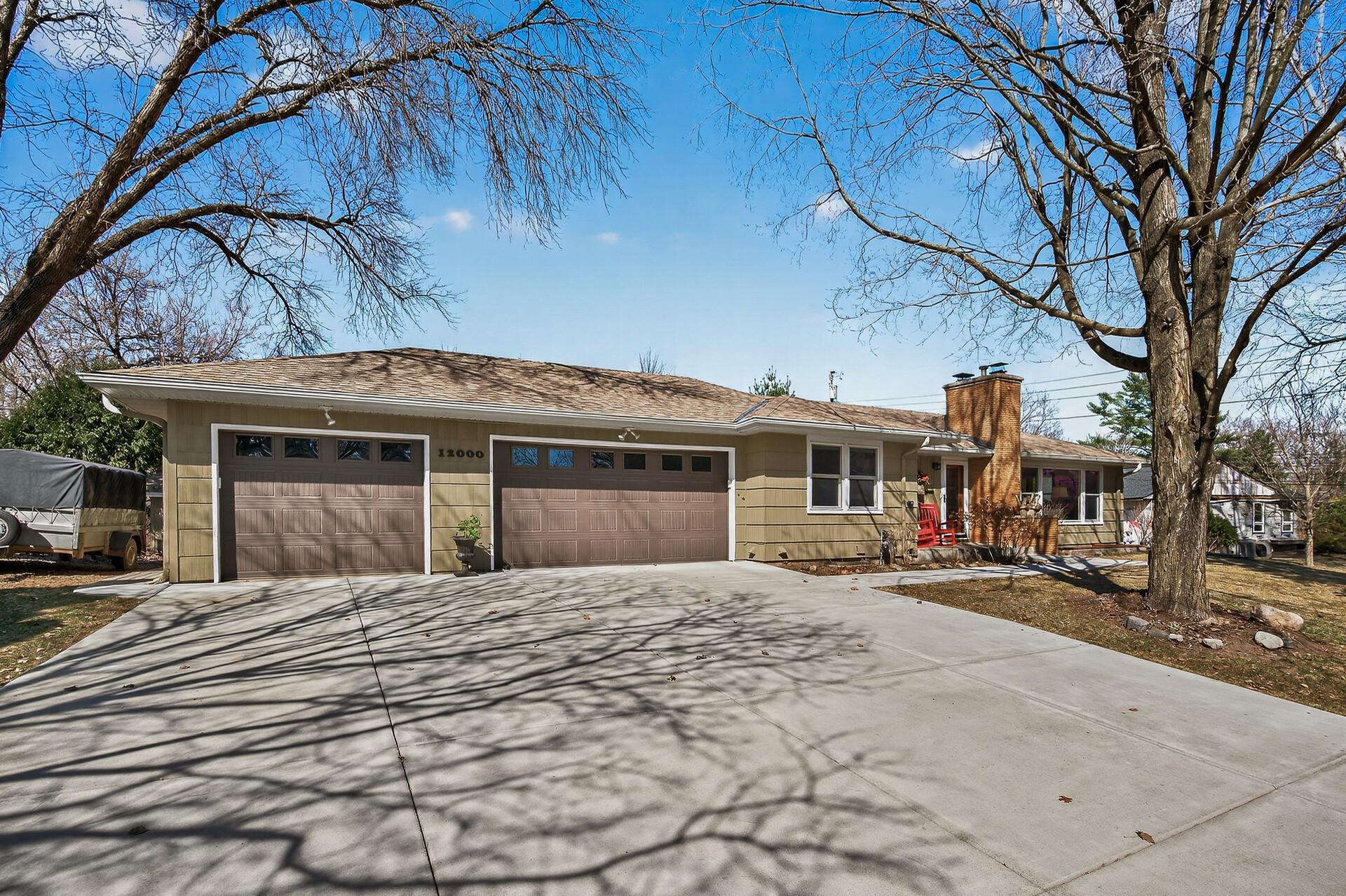 4+ garage with large concrete driveway.