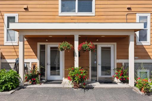Your everyday escape in the heart of the city. Quick close available. Rear entrance - no stairs - hop right on the elevator!