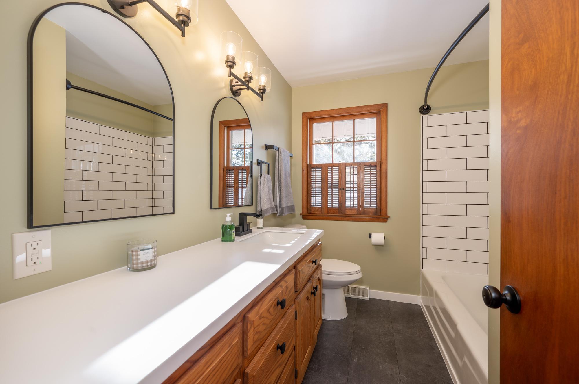 Main Floor Full Bath