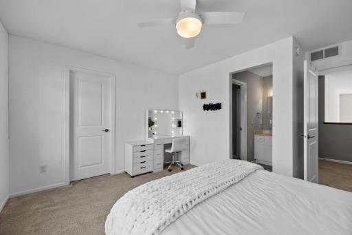 16725 56th Avenue N, Minneapolis, MN 55446