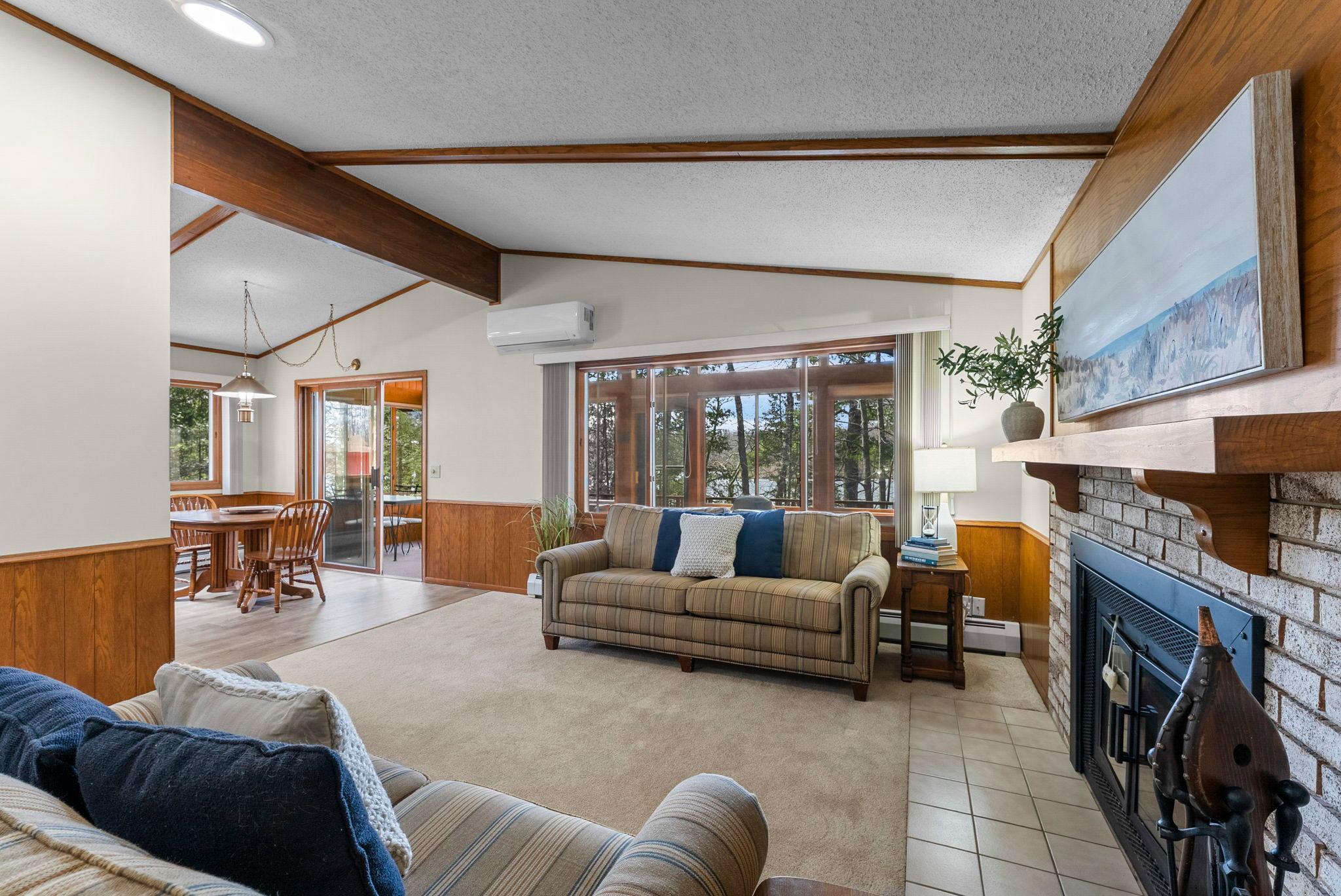 Open Concept to the dining/kitchen space