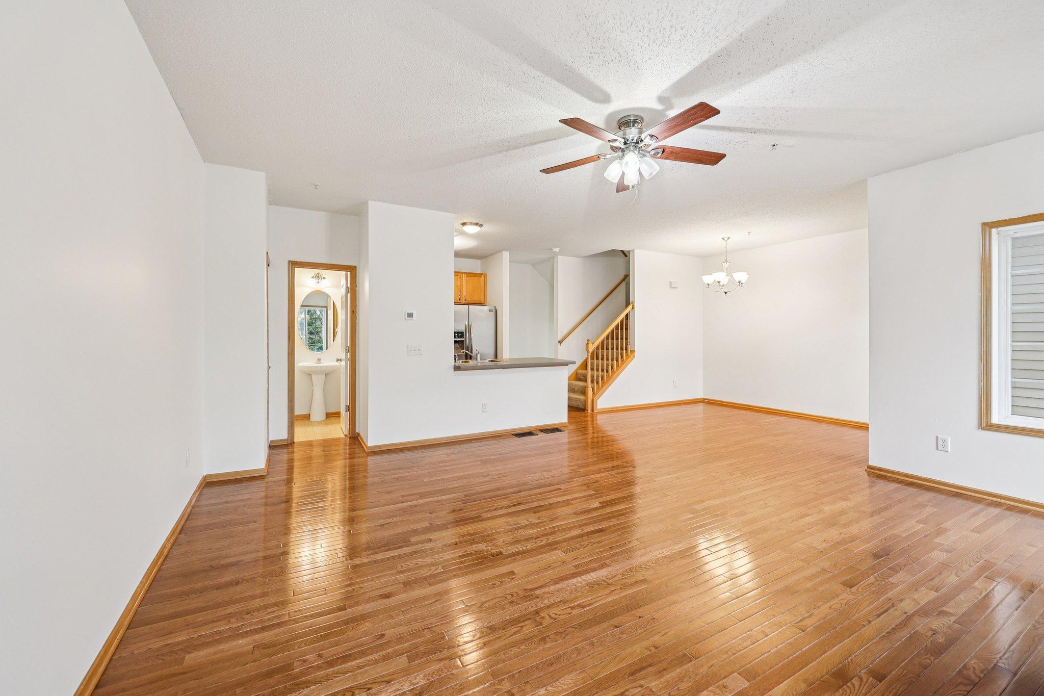 11-web-or-mls-Garland Ct N apt g-S0404-009.jpg