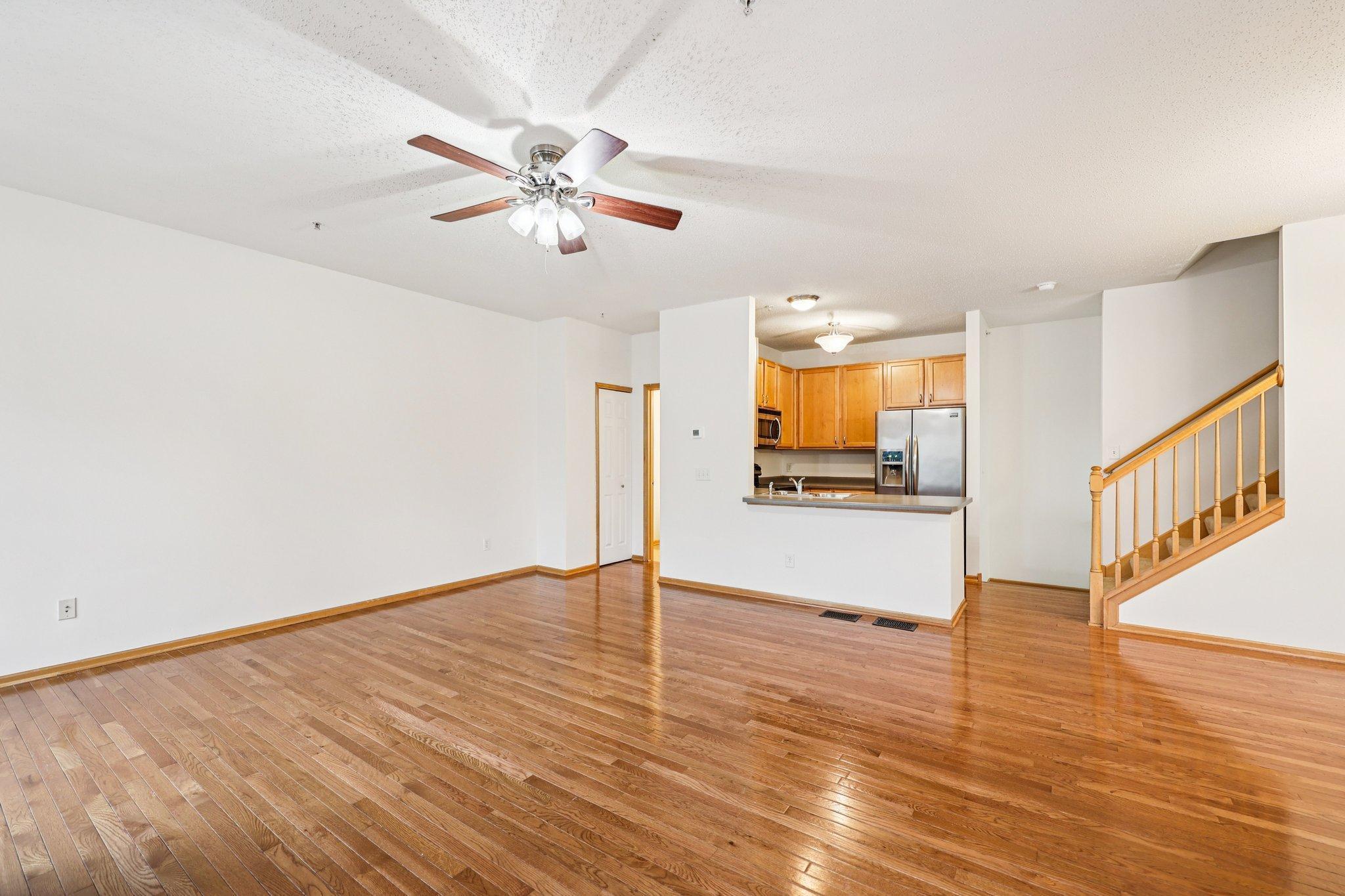 10-web-or-mls-Garland Ct N apt g-S0404-008.jpg