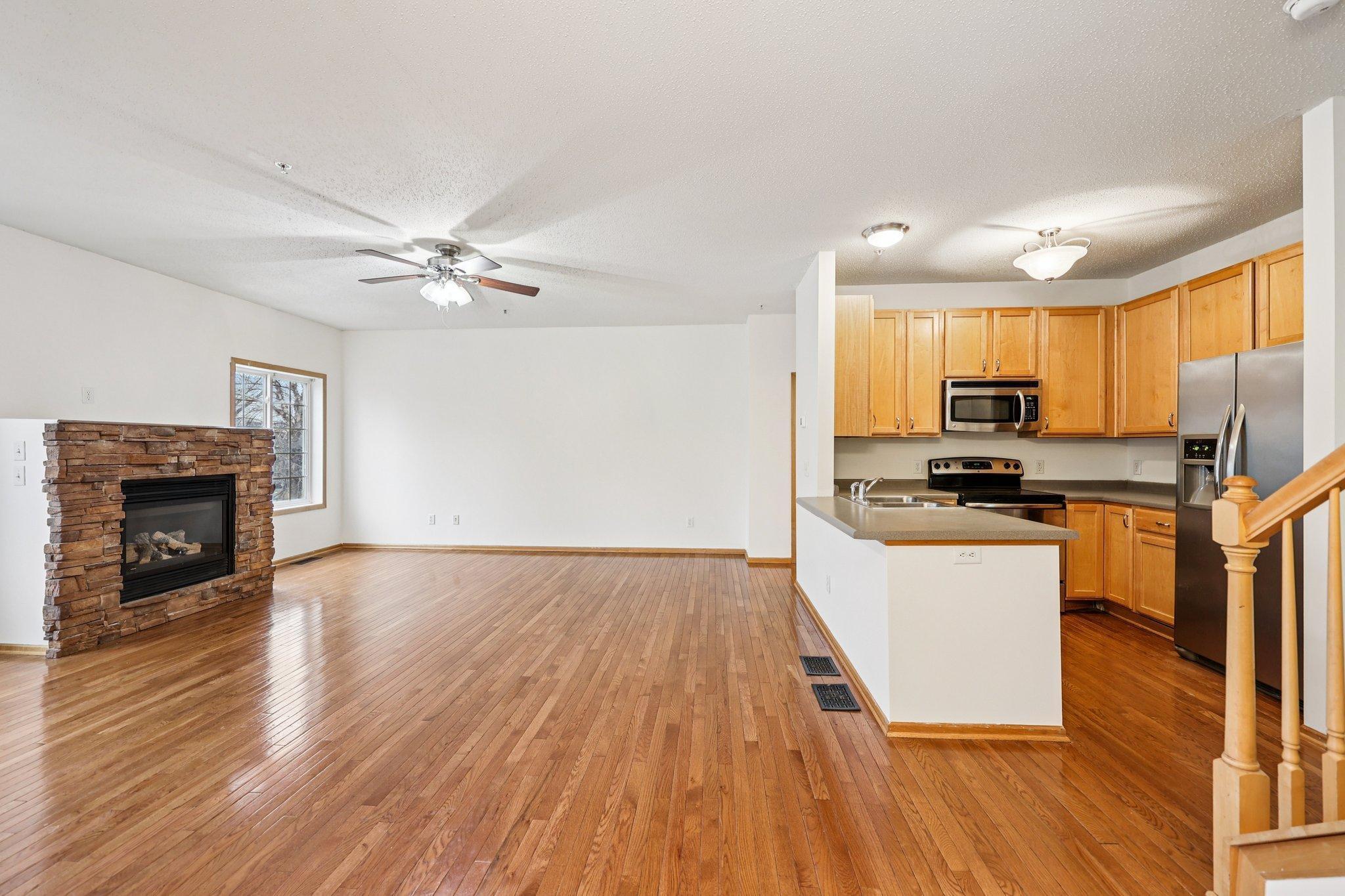 16-web-or-mls-Garland Ct N apt g-S0404-012.jpg