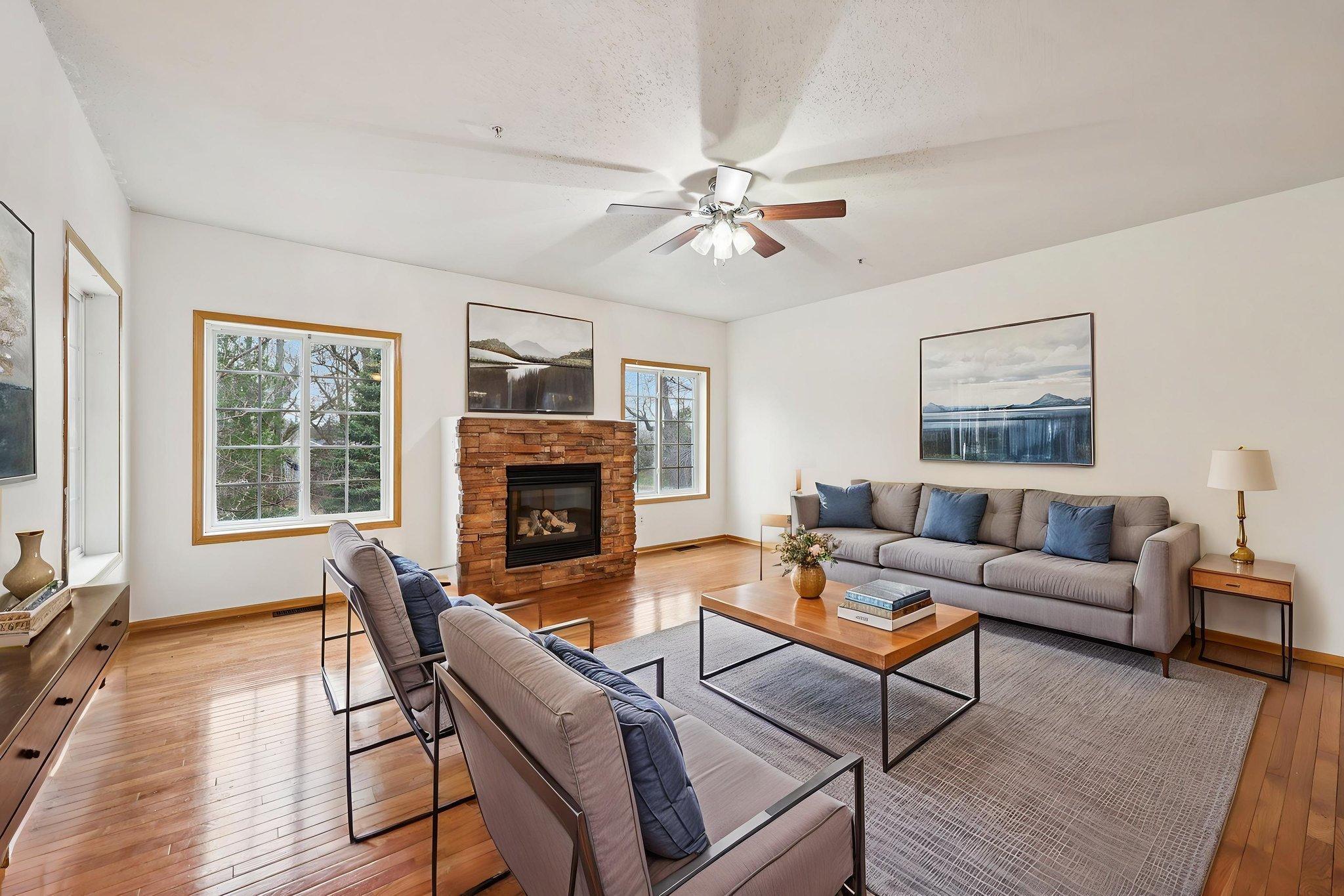 14-web-or-mls-Garland Ct N apt g-S0404-010 virtually staged.jpeg