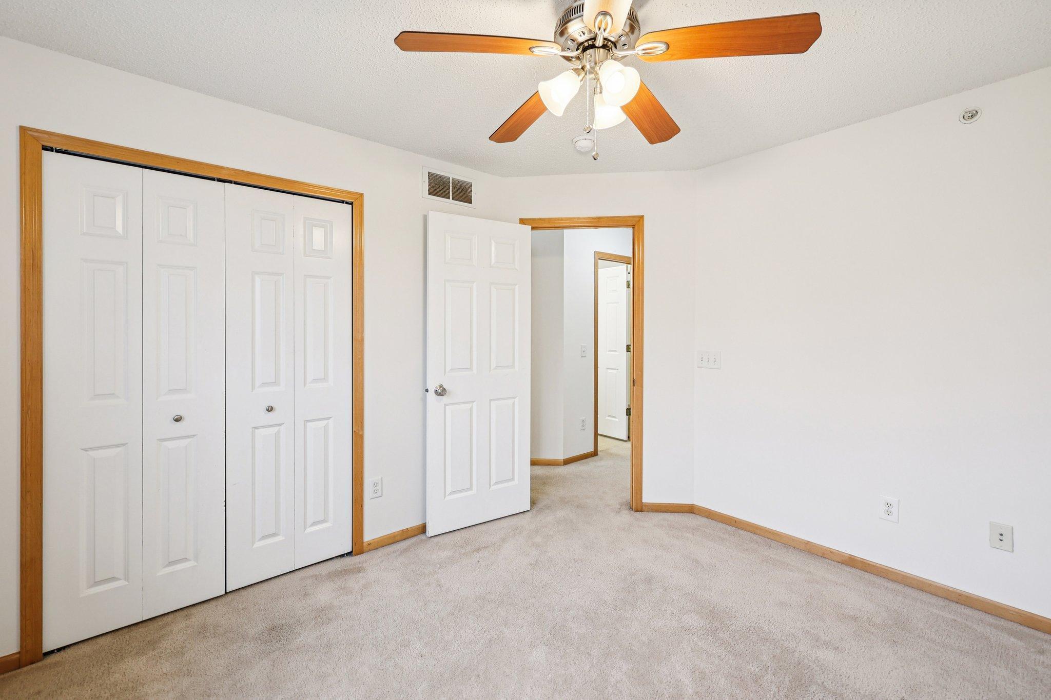 21-web-or-mls-Garland Ct N apt g-S0404-017.jpg