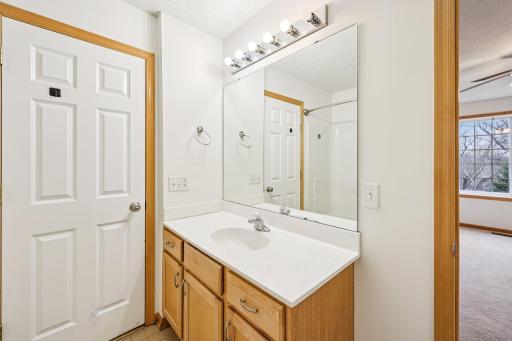 24-web-or-mls-Garland Ct N apt g-S0404-020.jpg