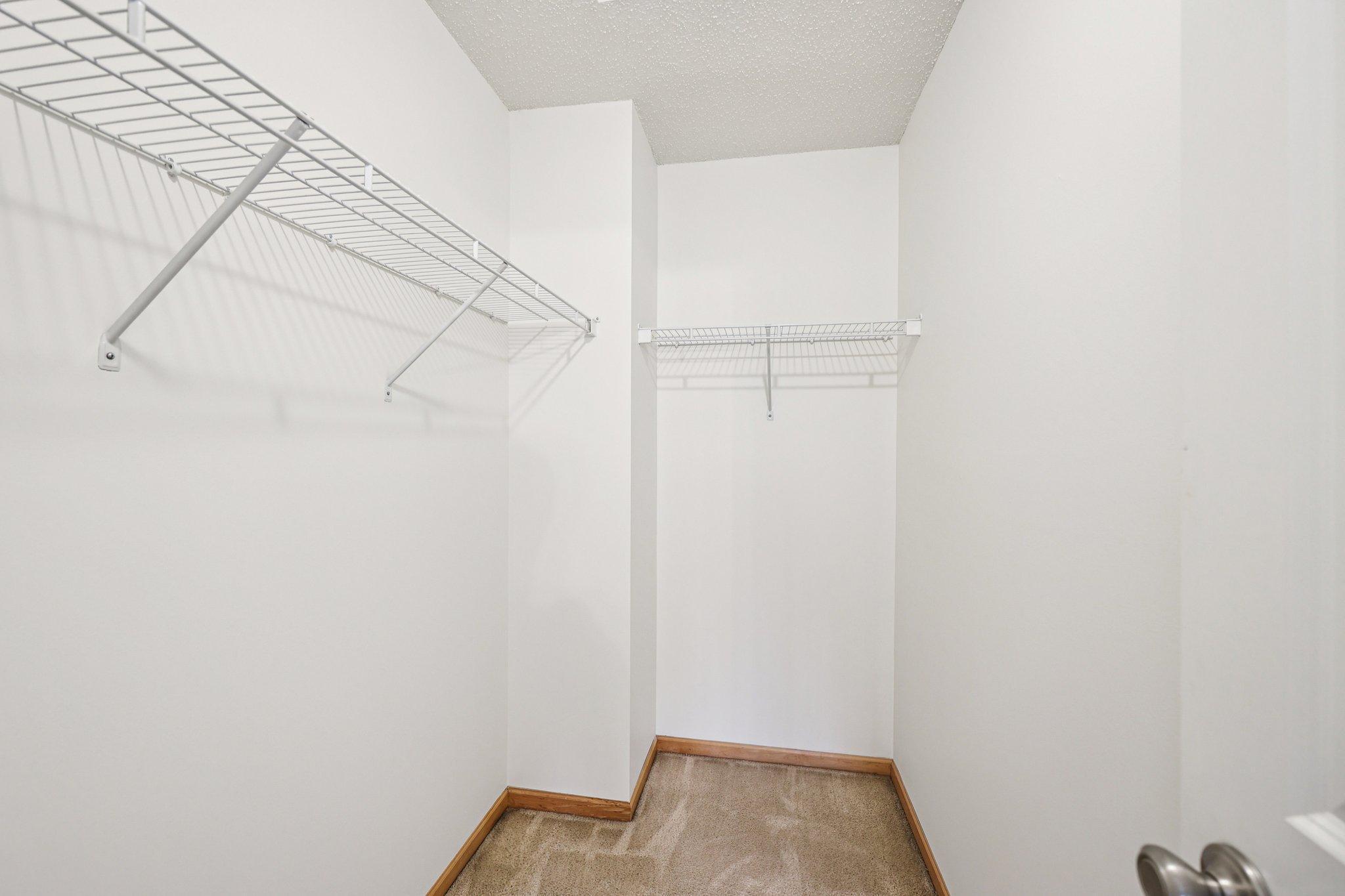 30-web-or-mls-Garland Ct N apt g-S0404-024.jpg