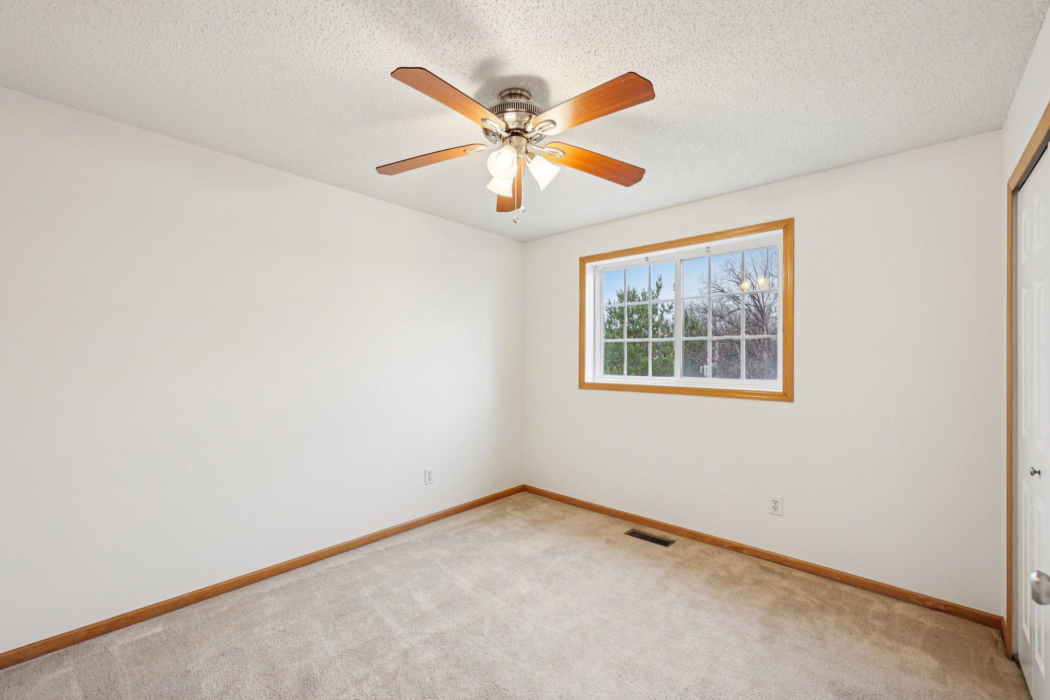 22-web-or-mls-Garland Ct N apt g-S0404-018.jpg