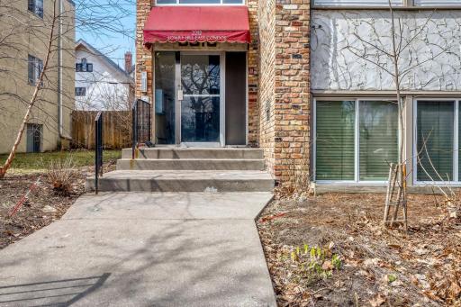 2212 Aldrich Avenue S, 202, Minneapolis, MN 55405
