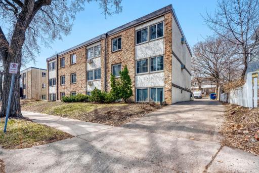 2212 Aldrich Avenue S, 202, Minneapolis, MN 55405