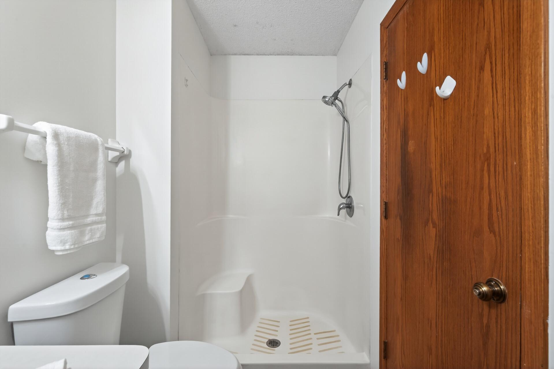 Crisp and clean 1-unit walk-in shower with bench.