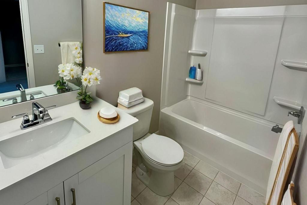 Elmcrest Upstairs Full Bathroom