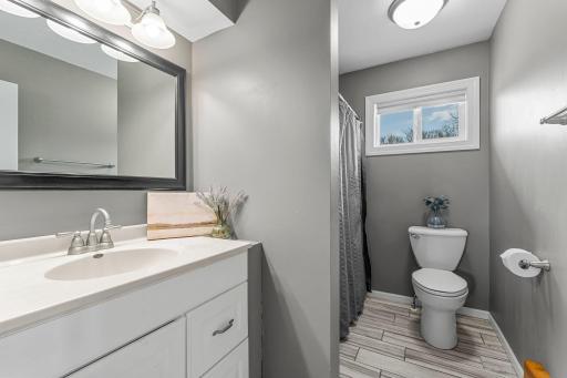 524 Lakeshore Circle, Annandale, MN 55302