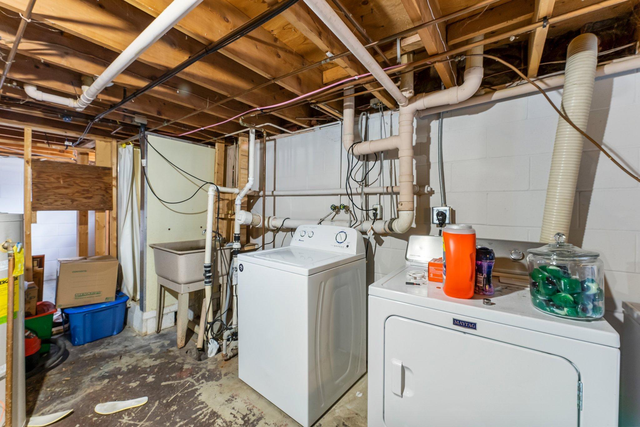 Laundry in lower level w/sink