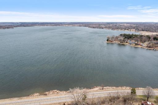 524 Lakeshore Circle, Annandale, MN 55302