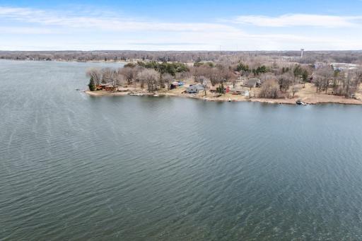 524 Lakeshore Circle, Annandale, MN 55302