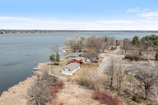 524 Lakeshore Circle, Annandale, MN 55302