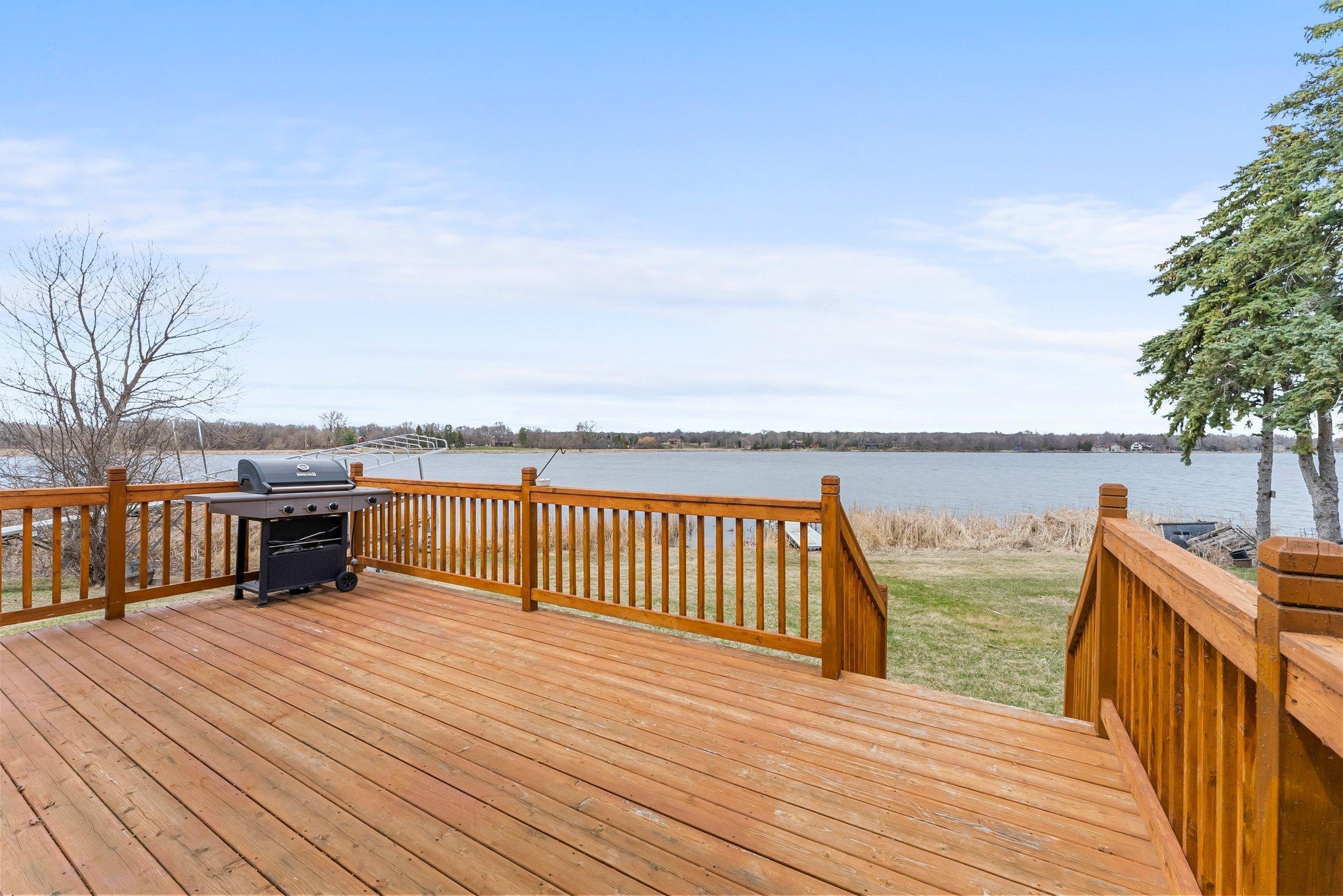 Incredible Pleasant Lake views