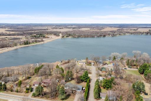 524 Lakeshore Circle, Annandale, MN 55302