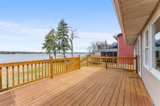 524 Lakeshore Circle, Annandale, MN 55302