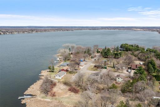 524 Lakeshore Circle, Annandale, MN 55302