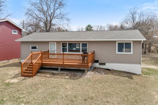 524 Lakeshore Circle, Annandale, MN 55302
