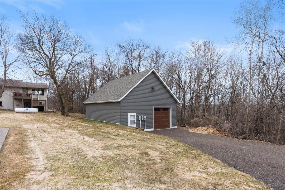 Storage, workshop, gatherings, golf simulator?