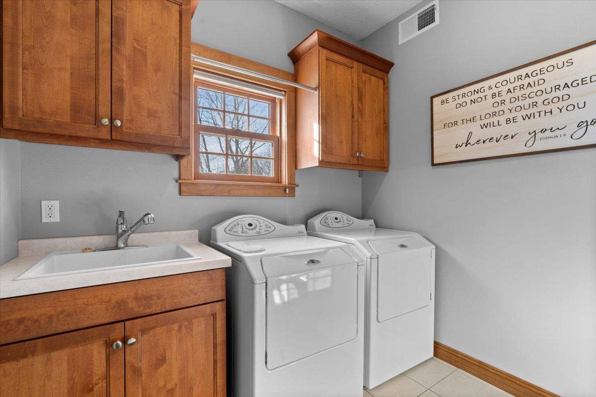 Main Level Laundry w/mudroom