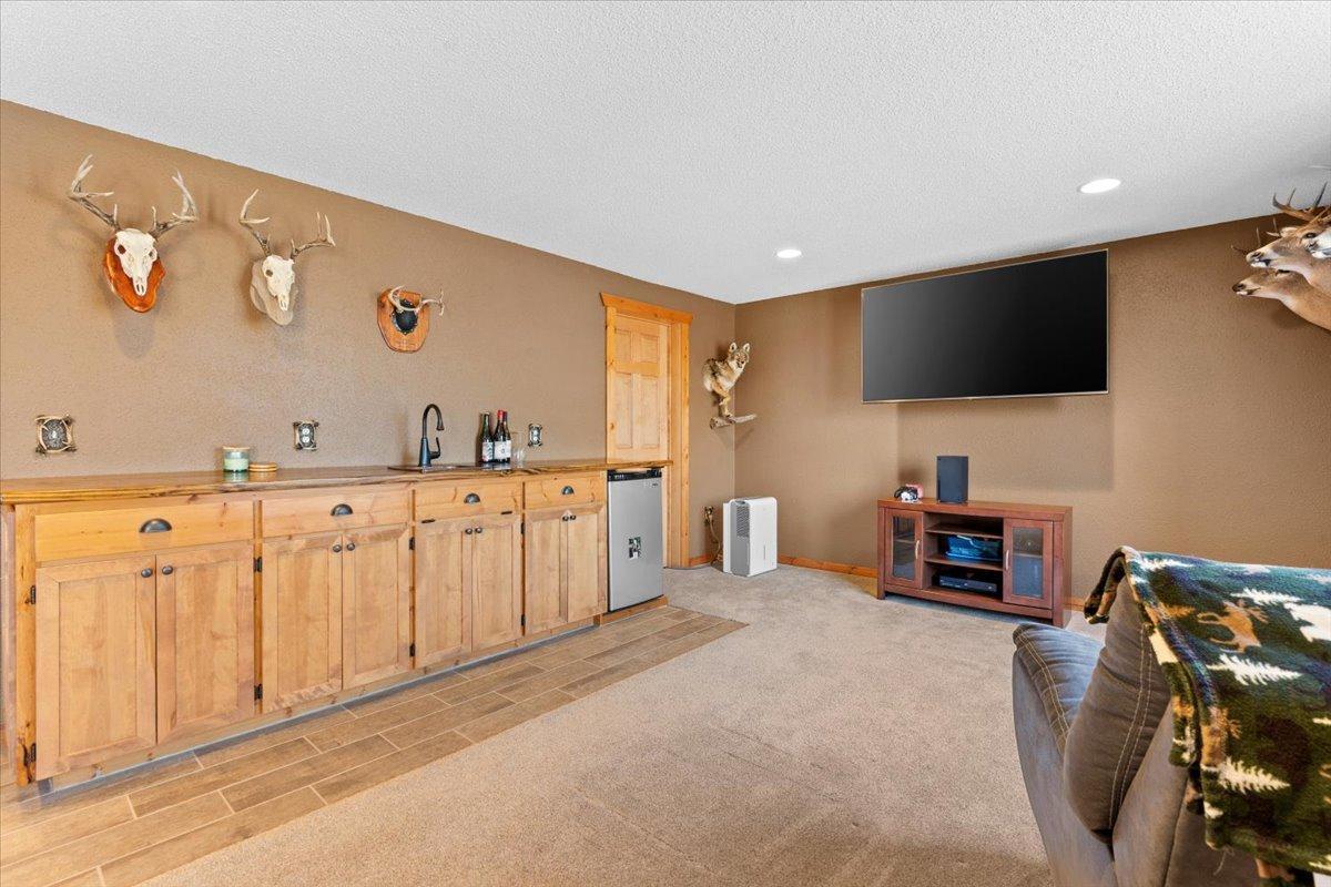 Lower Level Family Room w/Wet Bar