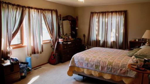 44_H4Seasons bedroom.jpg