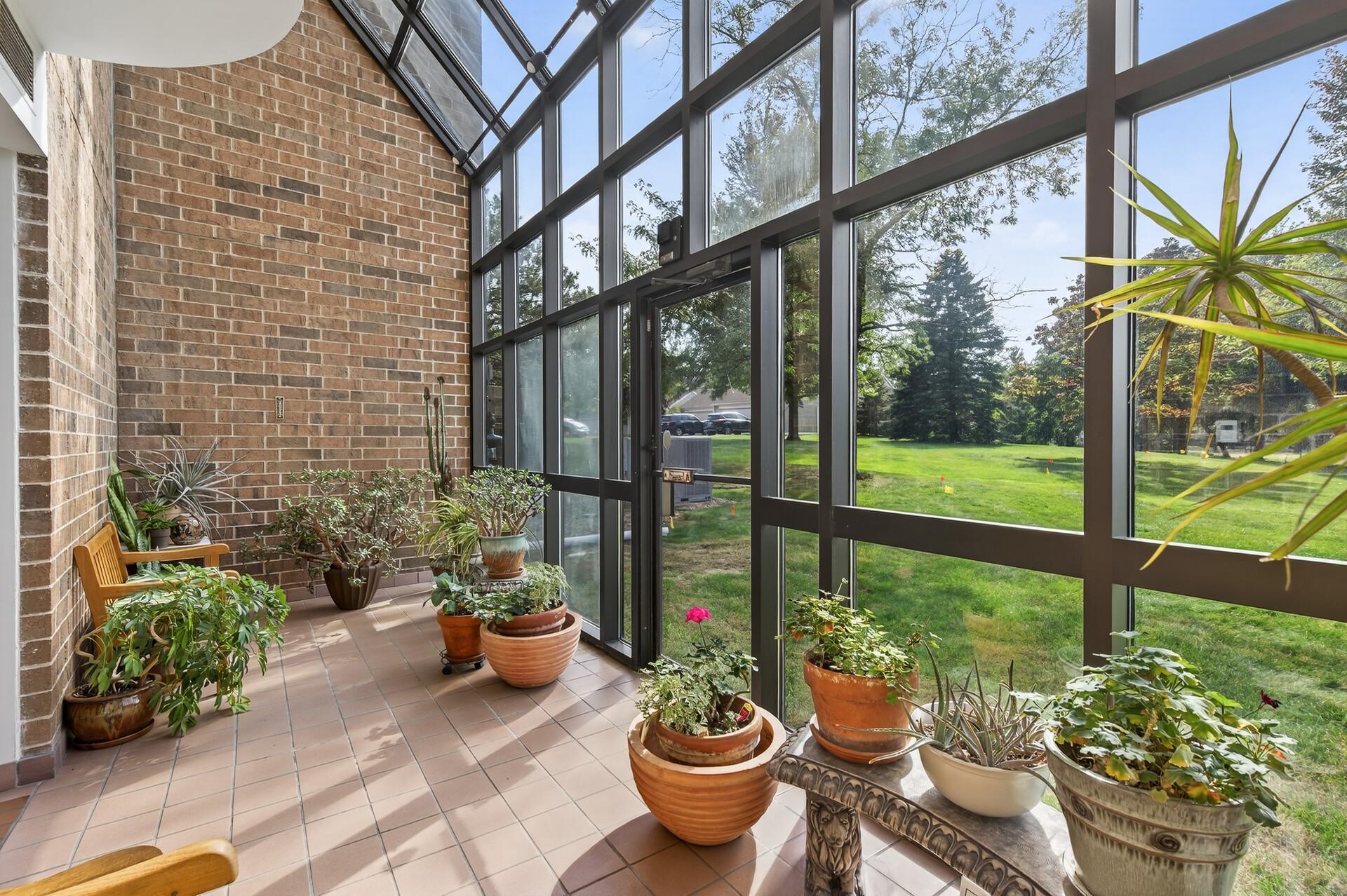 Beautiful community solarium