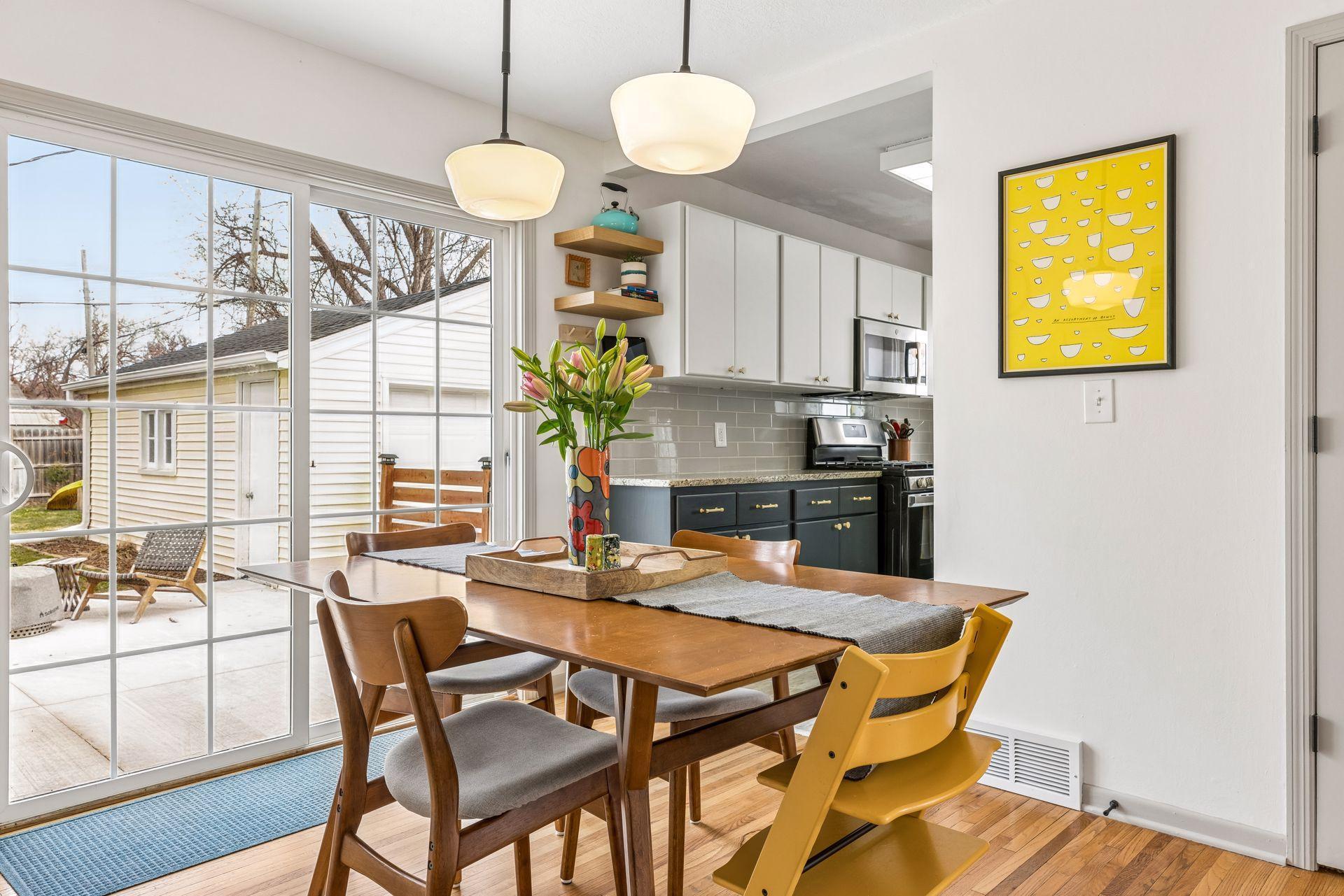 Dining room to outdoor space