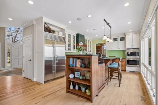 Perfect center island in the kitchen for seating and all the cooking!