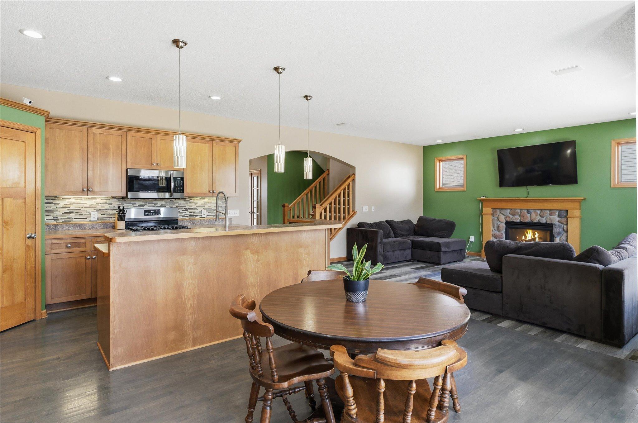 Island could hold up to five bar stools ... very spacious!