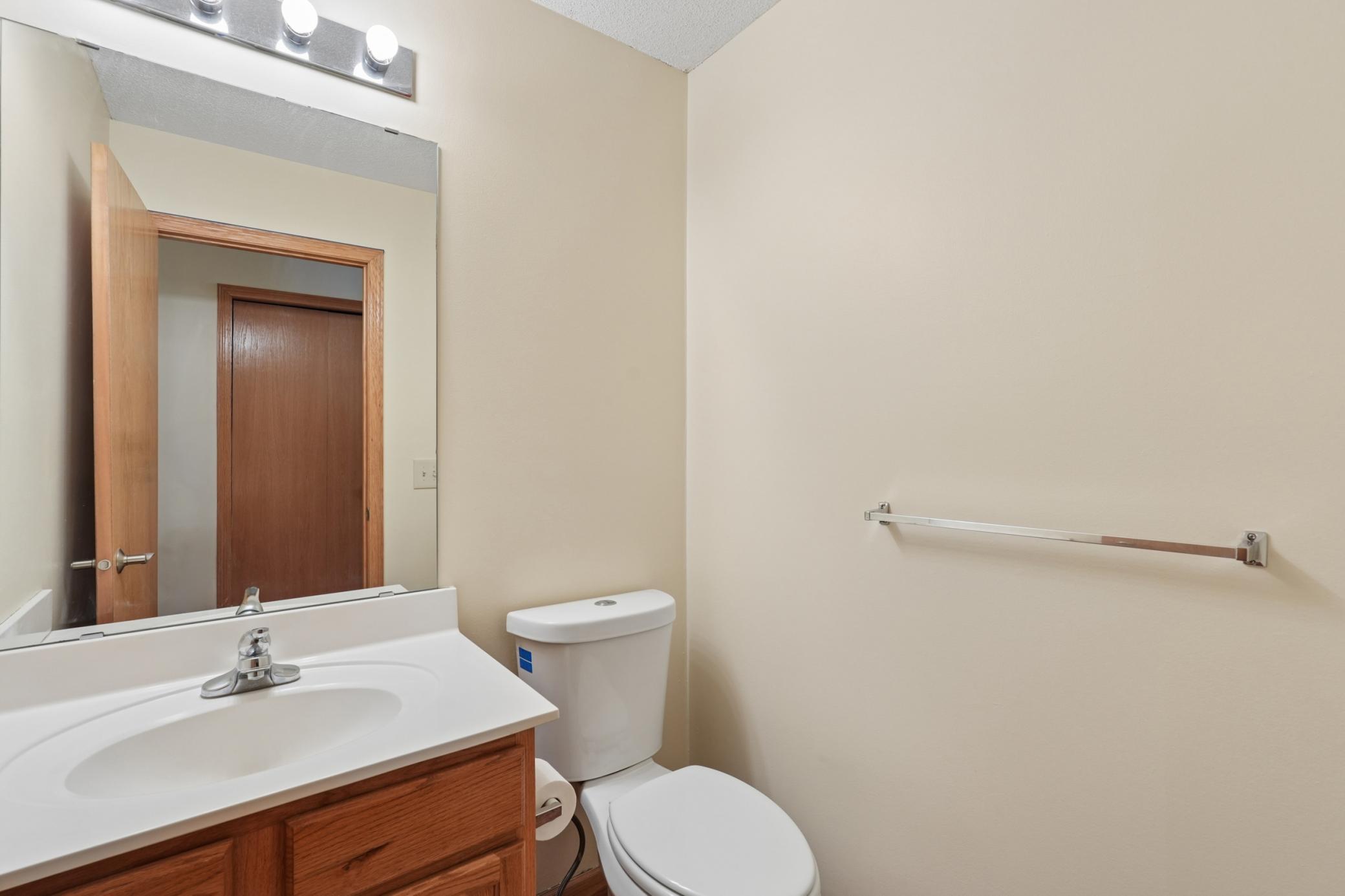 Large bathroom on Upper Level