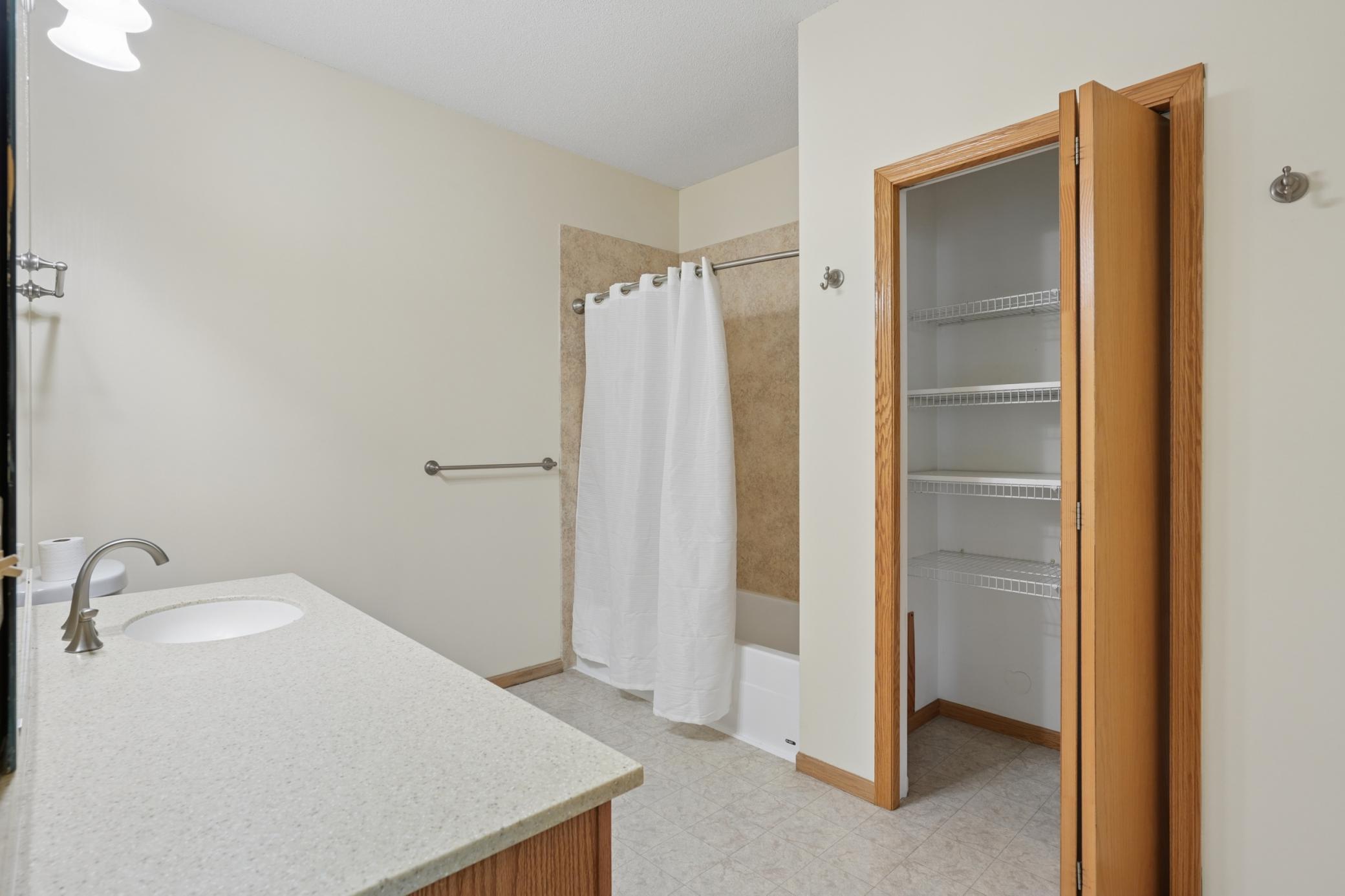 Large bathroom on Upper Level