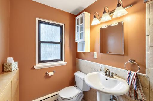 4515 Grand Ave S - Web Quality - 012 - 12 Bathroom.jpg