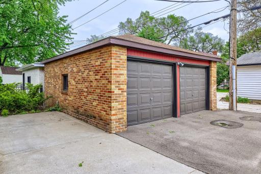 4515 Grand Ave S - Web Quality - 016 - 16 Garage.jpg