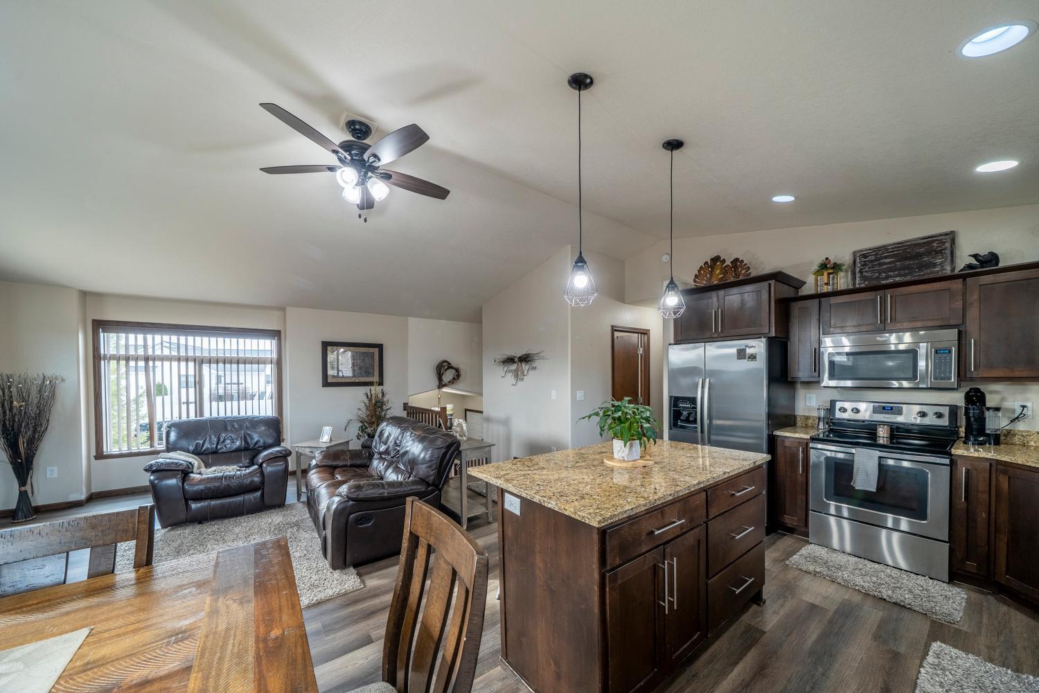 1816 SPRUCE GROVE TRL