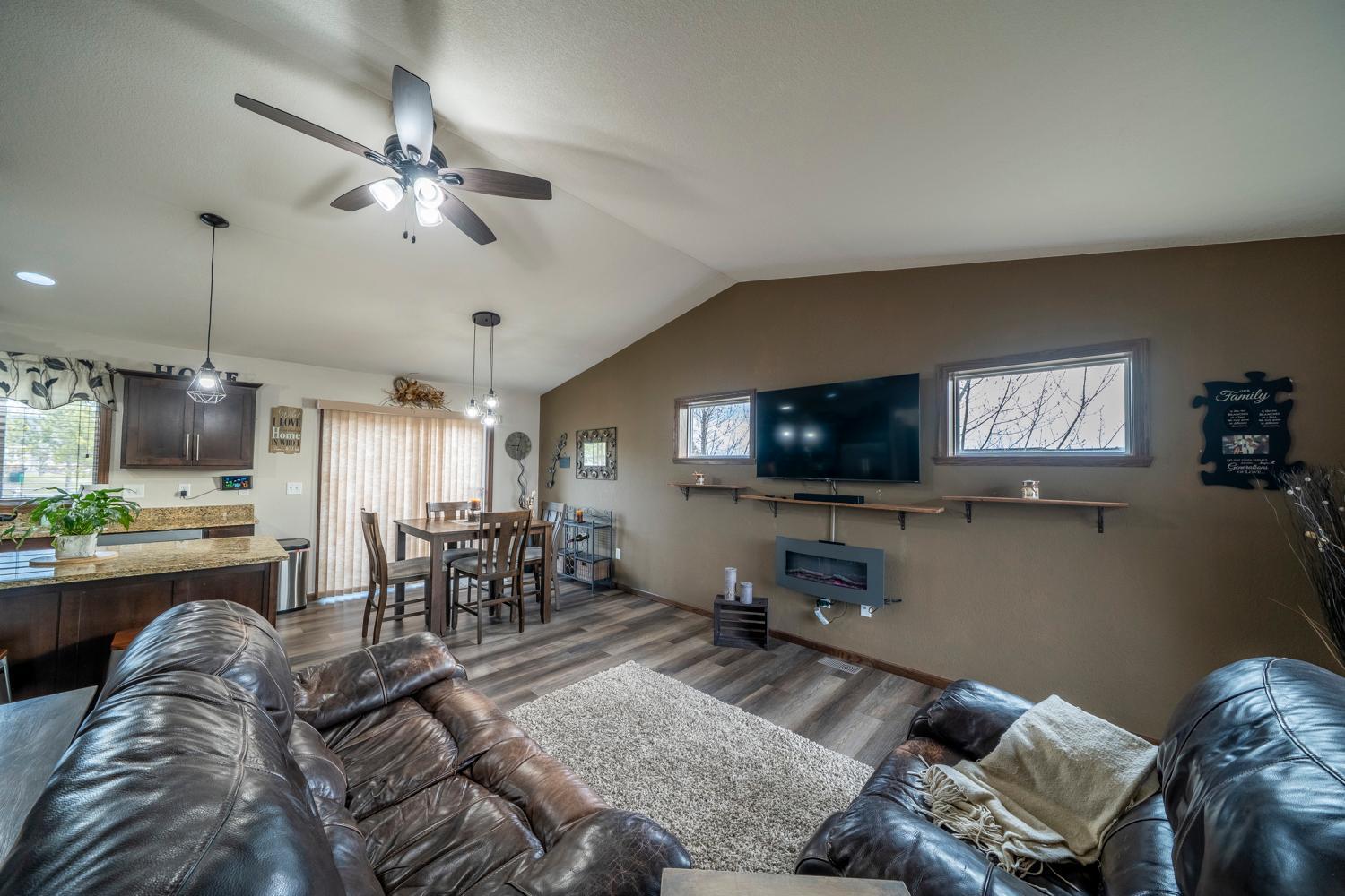 1816 SPRUCE GROVE TRL