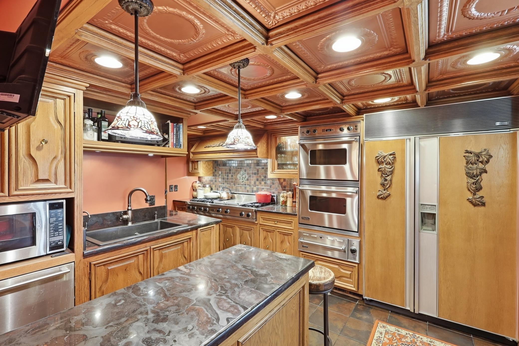Commercial kitchen