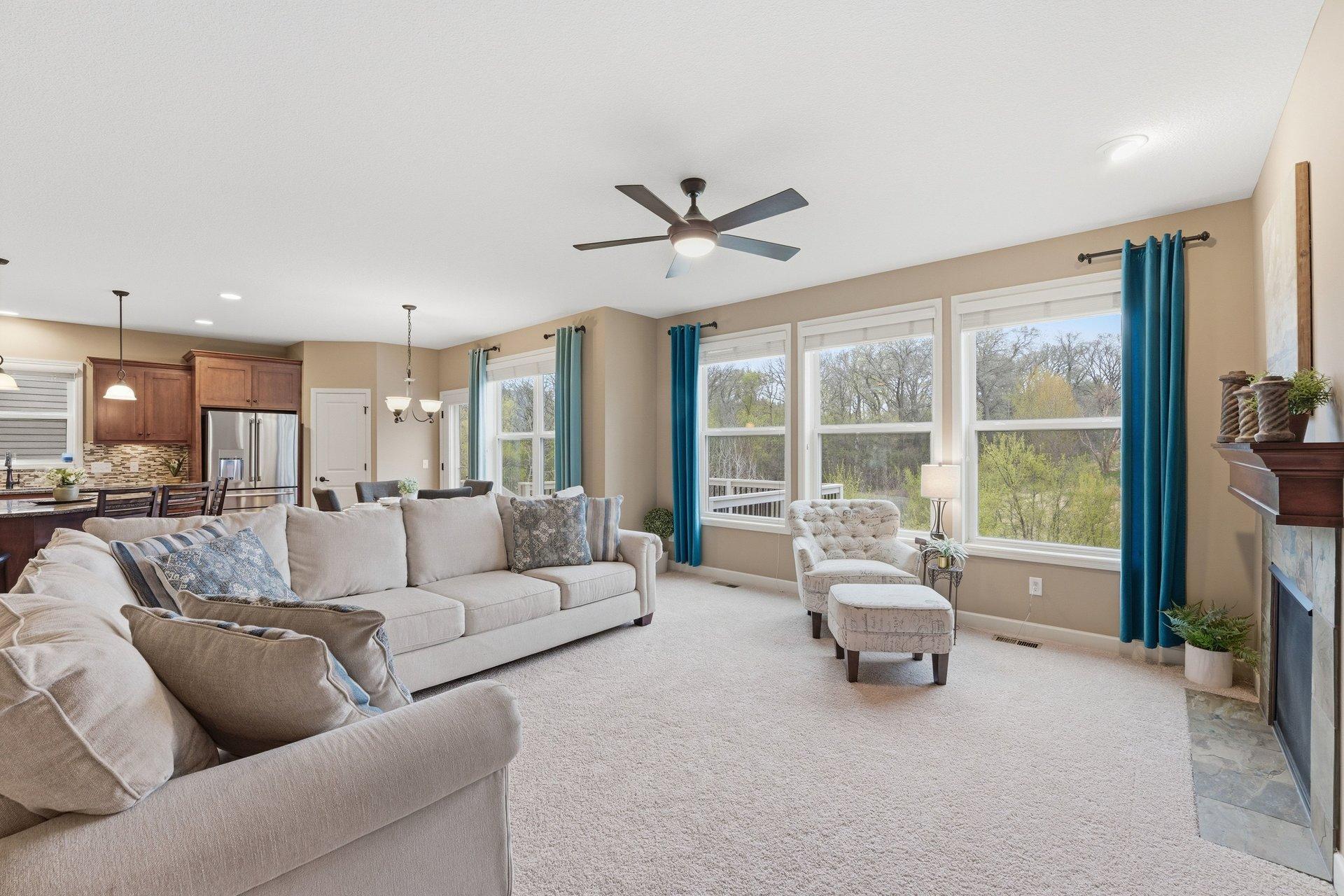 Great Natural Lighting Throughout