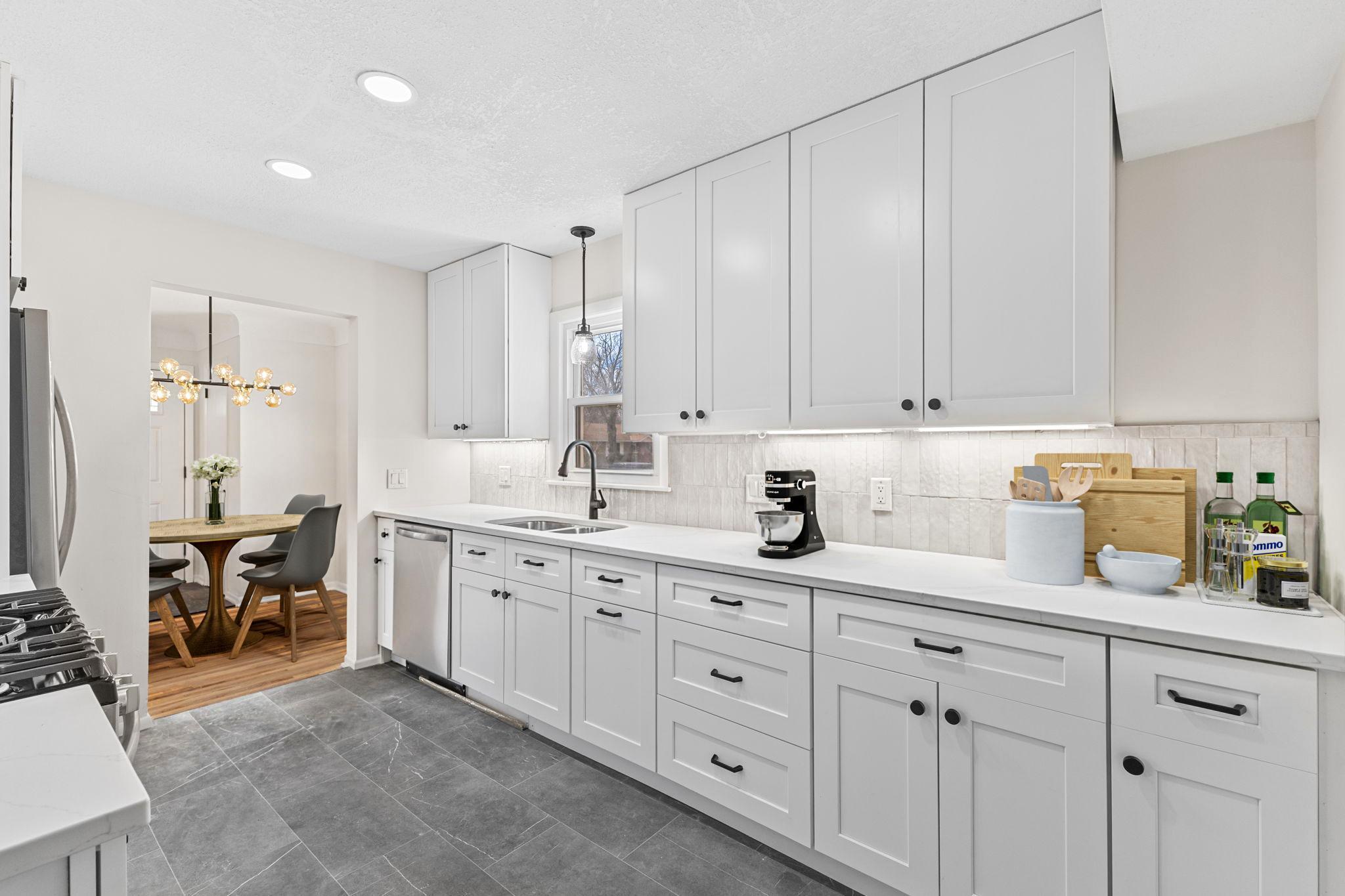 Vivid Spaces_1985 Shryer Ave W_010.jpg