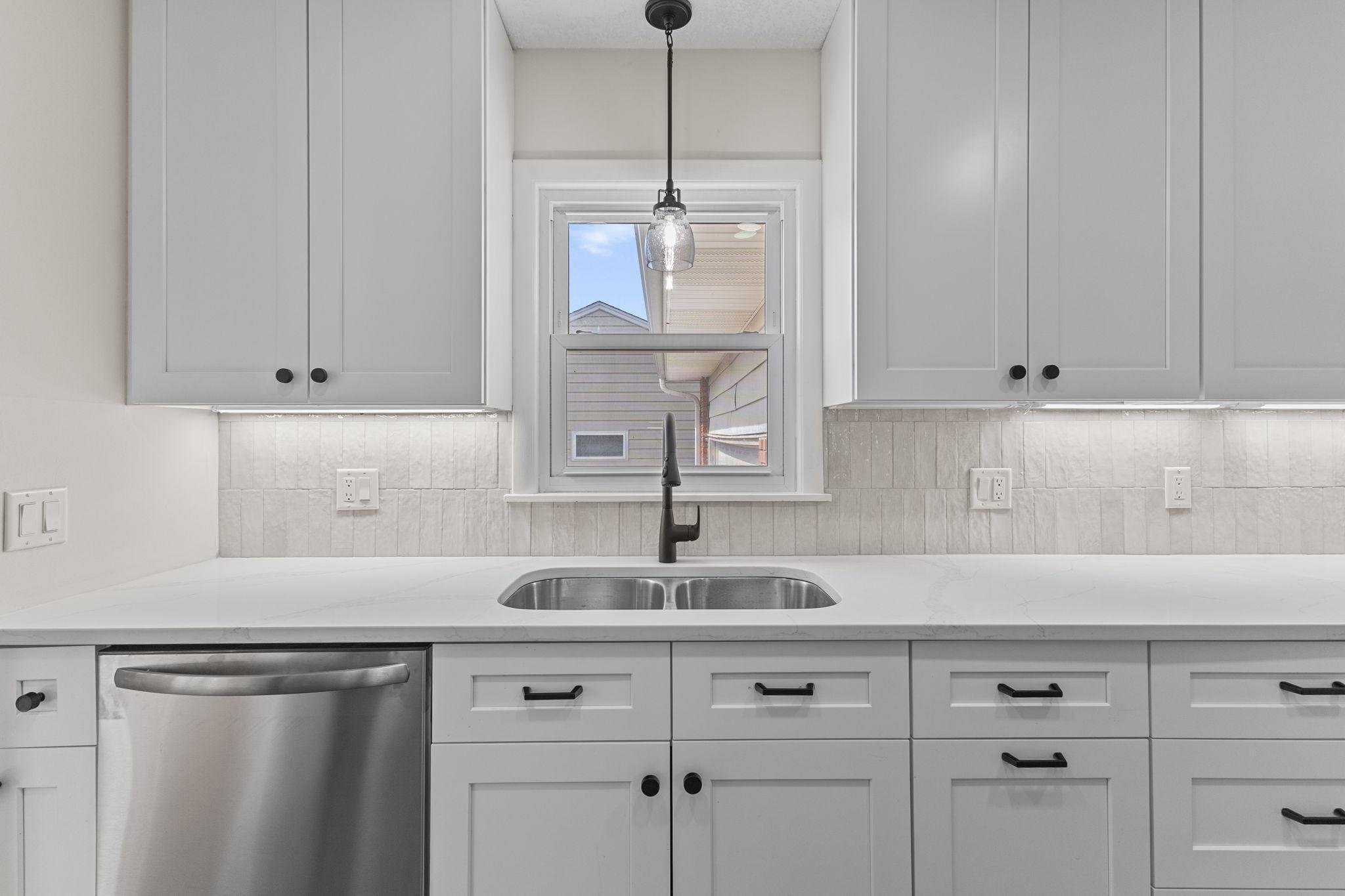 Vivid Spaces_1985 Shryer Ave W_012.jpg