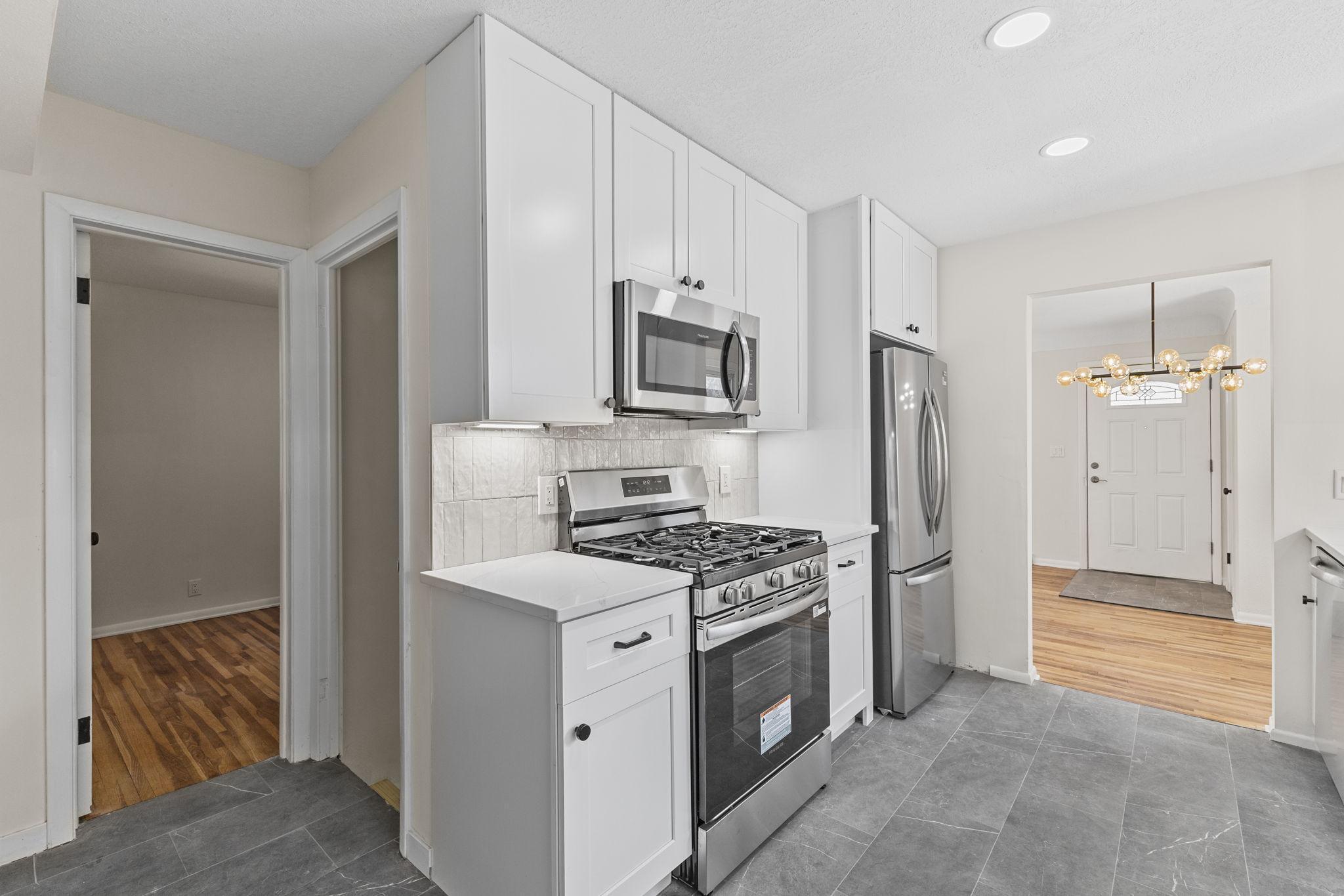 Vivid Spaces_1985 Shryer Ave W_017.jpg