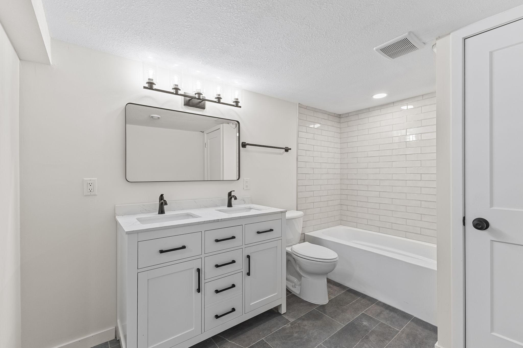 Vivid Spaces_1985 Shryer Ave W_026.jpg